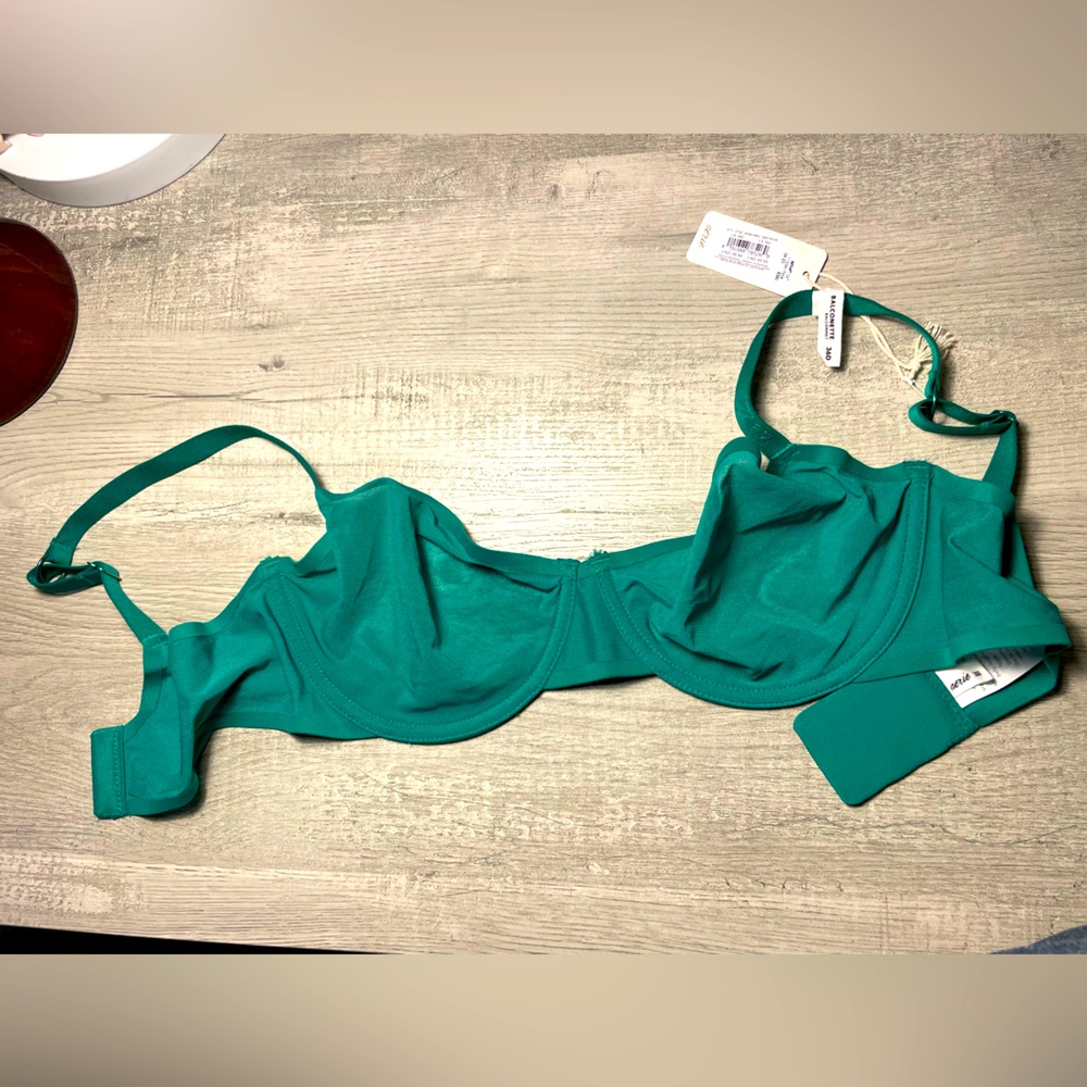 Aerie Smoothez Green sheer underwire bra size 36D. New with tags. Balconette